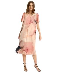 iN FRONT - Elegantes Rosafarbenes Kleid Mit Abstraktem Druck - Lyst