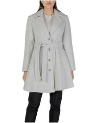 Guess - Grauer v-ausschnitt wintermantel mit knöpfen - Lyst