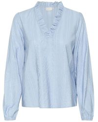 Kaffe - Feminine chambray-bluse mit volant - Lyst