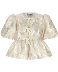 Ganni - Satijnen Peplum Blouse Met Strik - Lyst