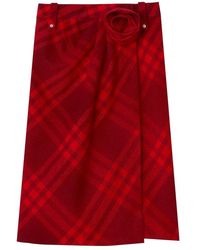 Burberry - Falda de lana roja con detalle de rosa - Lyst
