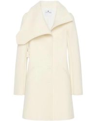Courreges - Roomkleurige Jas Met Asymmetrische Kraag En Riem - Lyst