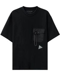 and wander - Tops ,Zwart ,Katoen Avontuurlijk T-Shirt Met Karabijnzak - Lyst