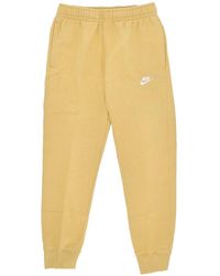 Nike - Joggingbroek Club Jogger Bb Wheat/Tarwe Goud/Wit - Lyst