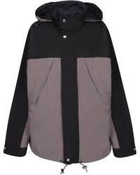 Sacai - Jassen ,Polyester Jas Stijlvol Ontwerp Aw 23 - Lyst