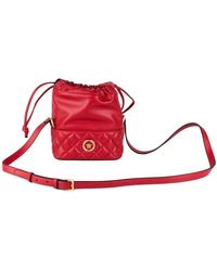 Versace - Borsa a secchiello in pelle trapuntata rossa - Lyst