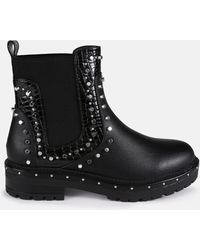 black sole stitch chelsea boots