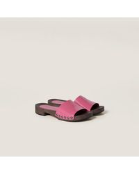 サンダル・ミュール Miu Miu Fuchsia Leather Clogs Miu Miu Patent Leather Clogs in Black | Lyst