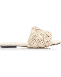 Bottega Veneta - Lido Raffia Flat Sandals - Lyst