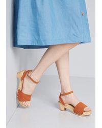 skansen strut leather clog