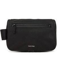 Calvin Klein - Kosmetiktasche Ck Ease Washbag W/Hanger K50K512943 - Lyst