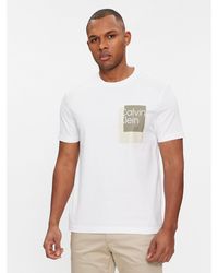 Calvin Klein - T-Shirt Overlay Box Logo T-Shirt K10K112402 Weiß Regular Fit - Lyst