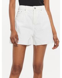 Calvin Klein - Jeansshorts J20J222811 Weiß Mom Fit - Lyst