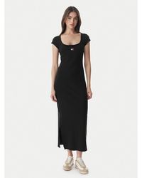 Tommy Hilfiger - Kleid Für Den Alltag Badge Dw0Dw22841 Slim Fit - Lyst