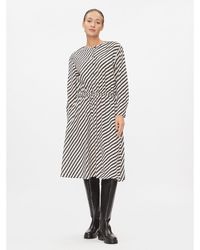 Tommy Hilfiger - Kleid Für Den Alltag Zigzag Waisted Midi Dress Ww0Ww41157 Weiß Regular Fit - Lyst