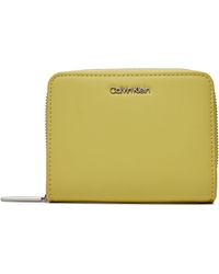 Calvin Klein - Kleine Damen Geldbörse Ck Must Z/A Wallet W/Flap Md K60K607432 - Lyst