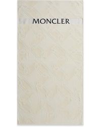 Moncler - Serviette de plage à logo - Lyst