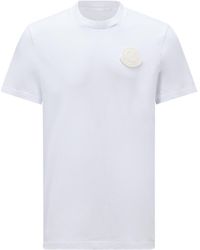 Moncler - T-shirt mit logoaufnäher - Lyst