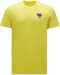 Moncler - T-shirt mit herz-logo - Lyst