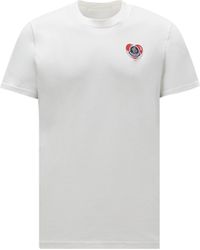 Moncler - T-shirt mit herz-logo - Lyst