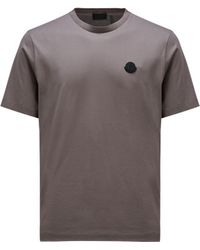 Moncler - T-shirt mit vertikalem logo - Lyst