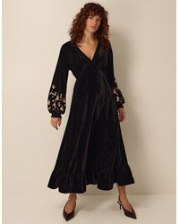 Monsoon - Clemence Constance V-neck Floral Embroidered Velvet Midi Dress Black - Lyst
