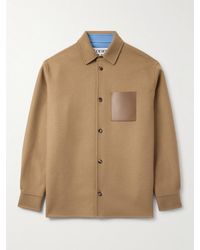 Loewe - Hemdjacke aus einer gebürsteten Woll-Kaschmirmischung mit Lederbesatz und Logoprägung - Lyst