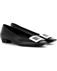 Womens Shoes Flats and flat shoes Ballet flats and ballerina shoes White Roger Vivier Très Vivier 10 Crystal-buckle Canvas Ballet Flats in Black 