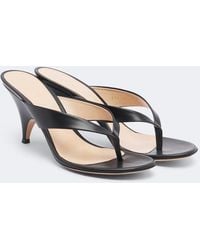 Gianvito Rossi - Sofia Leather Thong Sandals - Lyst