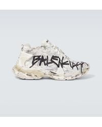 Balenciaga - Sneakers distressed Runner Graffiti - Lyst