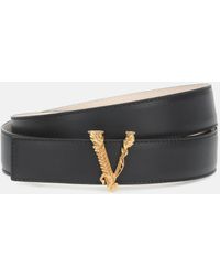 Versace Cinturón con inicial y motivo Barocco - Negro