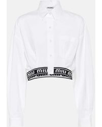 Miu Miu - Camisa de algodon cropped con logo - Lyst