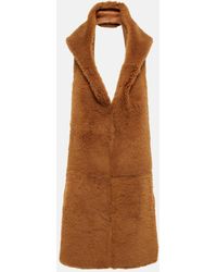 Loro Piana - Sciarpa in shearling con cappuccio - Lyst