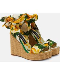 Dolce & Gabbana - Sandales compensees en satin a fleurs - Lyst