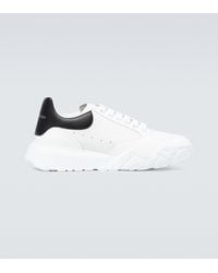 Alexander McQueen Sneakers court bianche chunky con tallone nero - Bianco