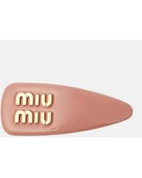 Miu Miu - Pinza para el pelo de charol con logo - Lyst