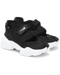 black nike rifts womens