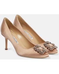 Manolo Blahnik - Salones Hangisi 70 de saten adornados - Lyst