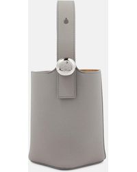 Loewe - Bucket-Bag Pebble Mini aus Leder - Lyst