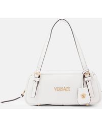 Versace - Schultertasche Tag Bowling Medium Aus Leder - Lyst