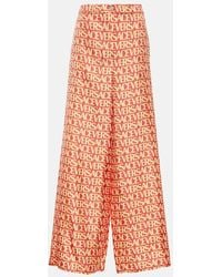 Versace - Pantalones anchos de seda con logo - Lyst