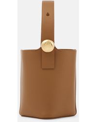 Loewe - Bucket-Bag Pebble Mini aus Leder - Lyst