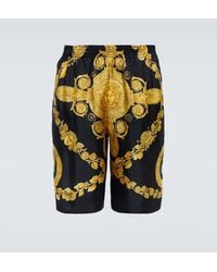 Versace - Shorts en sarga de seda estampada - Lyst