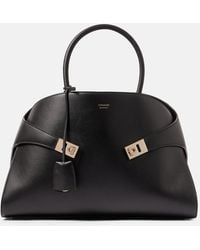 Ferragamo - Tote Hug Small aus Leder - Lyst