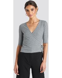 NA-KD Overlap Striped Top - Grijs