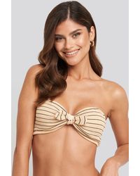 NA-KD Smocked Striped Knot Bandeau Bikini Top - Naturel