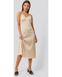 NA-KD Satin Wrinkle Dress - Naturel