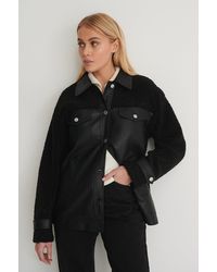 NA-KD Synthetik Trend Recycelter kurzer PU-Anorak mit Kordelzug in Grau Damen Bekleidung Jacken Lederjacken 