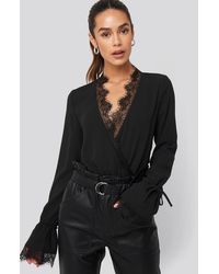 NA-KD Overlap Lace Detail Bodysuit - Zwart