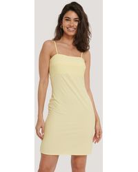 NA-KD Jurk Met Spaghettibandjes - Geel